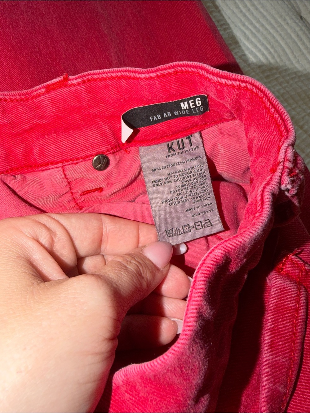 KUT from the Kloth Meg Fab Ab Wide Leg Raw Hem Jeans in Raspberry Red - size 8 - Picture 3 of 3